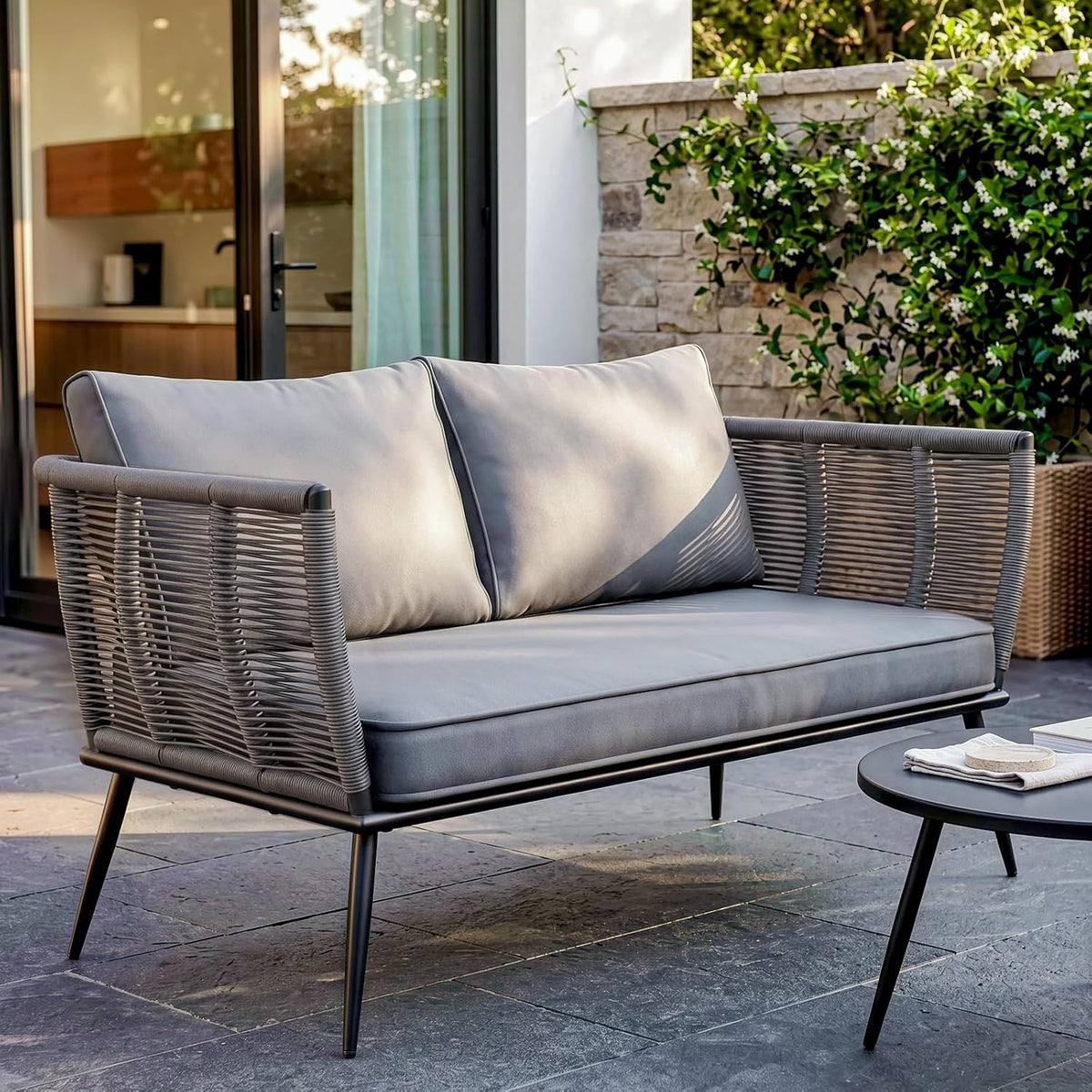 LIFERUN Canapé de Jardin 2 Places en Résine Tressée avec Coussins d'Assise et de Dossier, Banc de Jardin avec Accoudoirs, pour Balcon, Terrasse