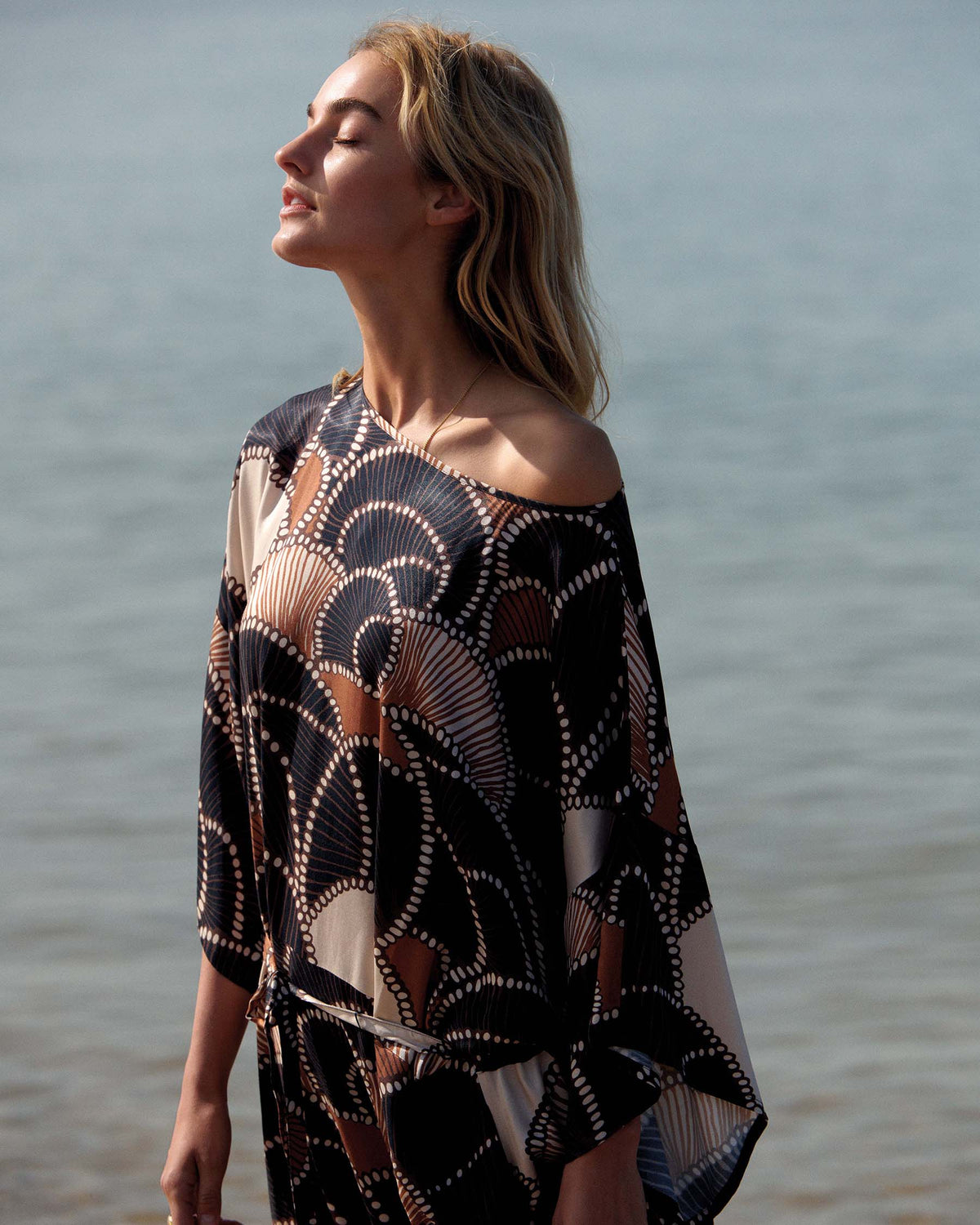 Robe midi en tissu soyeux