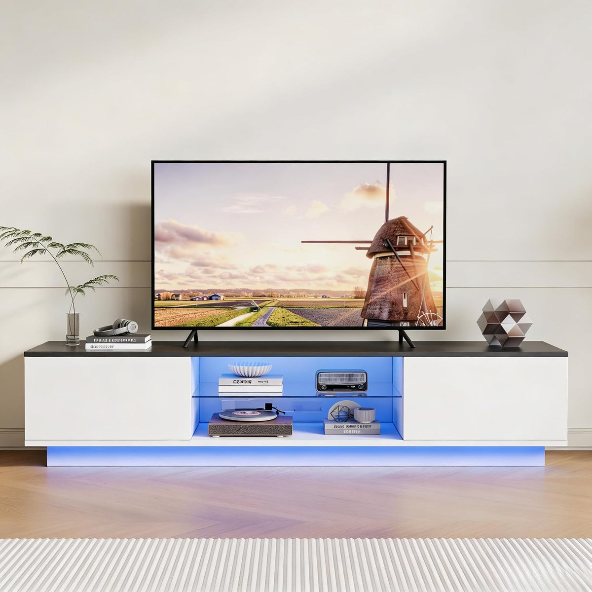 PerGar Meuble TV avec LED, Meuble TV, avec étagères en Verre, Meuble Bas avec Espace de Rangement Ouvert et 2 Portes, Support TV, pour Salon